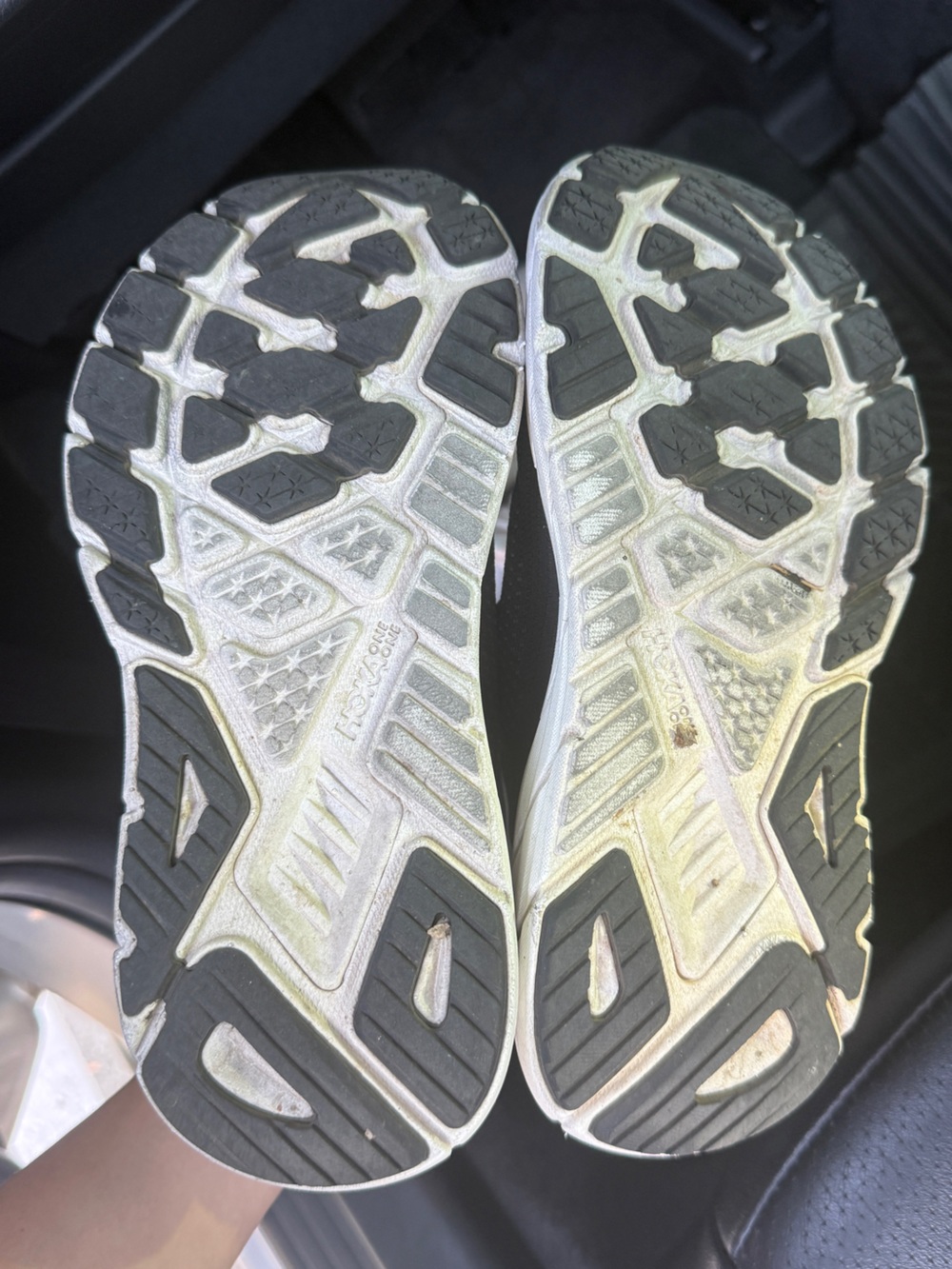 Hoka Arahi 7 Running Shoe - Black/White - Picture 6 of 14